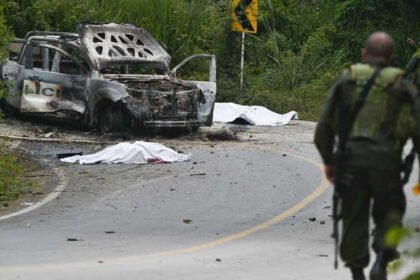 బలూచిస్తాన్లో కార్ బాంబు దాడి 4 మందిని చంపి, డజన్ల కొద్దీ గాయాలు