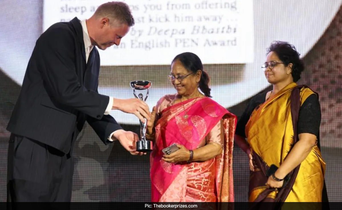 బాను ముష్తాక్ కన్నడ షార్ట్ స్టోరీ కలెక్షన్ 'హార్ట్ లాంప్' కోసం అంతర్జాతీయ బుకర్ బహుమతిని గెలుచుకున్నాడు