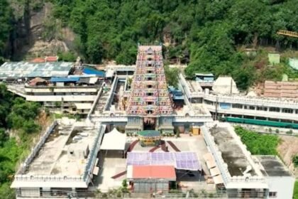 బెజవాడ దుర్గమ్మ సన్నిధిలో సన్నిధిలో గలీజు .. భక్తుల భక్తుల జేబులు గుల్ల గుల్ల .. మరీ మరీ ఇంత ..?