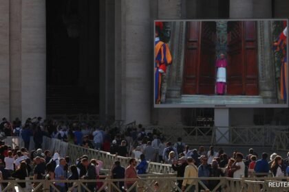 బ్లాక్ స్మోక్ సిగ్నల్స్ ఫస్ట్ కాన్క్లేవ్ ఓటులో పోప్ ఎన్నుకోబడలేదు