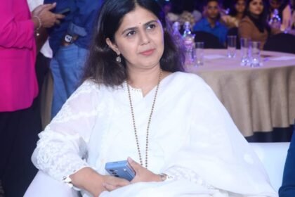 మహారాష్ట్ర బిజెపి మంత్రి పంకజా ముండే ఫోన్ ద్వారా 'వేధింపులకు' చేసినందుకు గ్రాడ్యుయేట్ అరెస్టు చేశారు: పోలీసులు