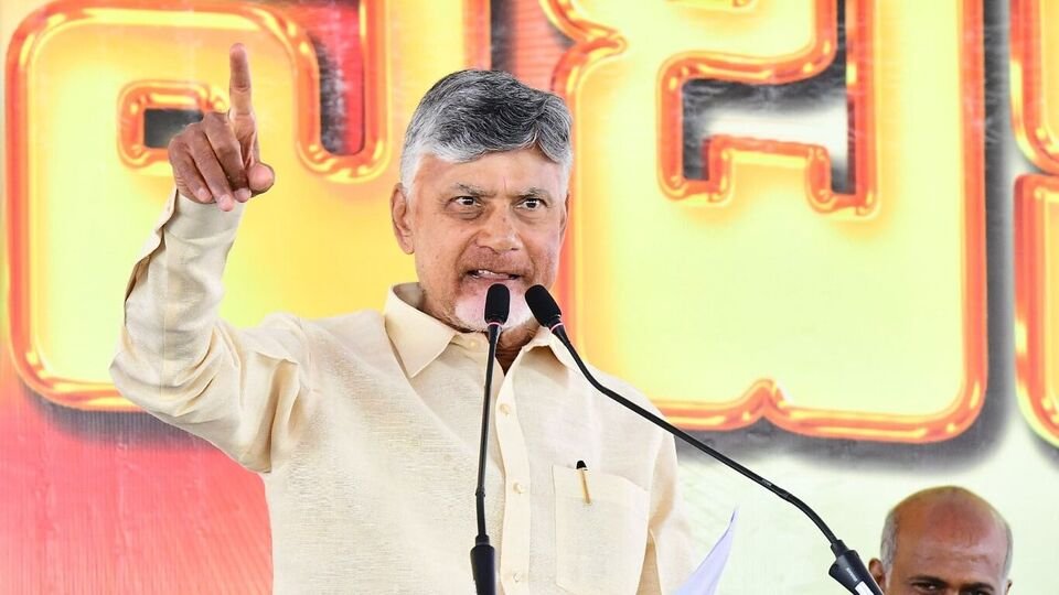 మహిళలకు ఉచిత బస్సు బస్సు ప్రయాణం .. ఆగస్టు 15 నుంచి నుంచి అమలు .. చంద్రబాబు చంద్రబాబు కీలక ప్రకటన