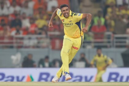 రవిచంద్రన్ అశ్విన్, స్మృతి మంధనా పాకిస్తాన్‌తో ఉద్రిక్తత మధ్య భారత సైన్యానికి సంఘీభావం చూపిస్తుంది