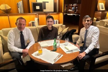 రాఘవ్ చాధా సియోల్ సమ్మిట్లో 2 మాజీ పిఎంఎస్ తో "ప్రత్యేక క్షణం" ను పంచుకున్నాడు