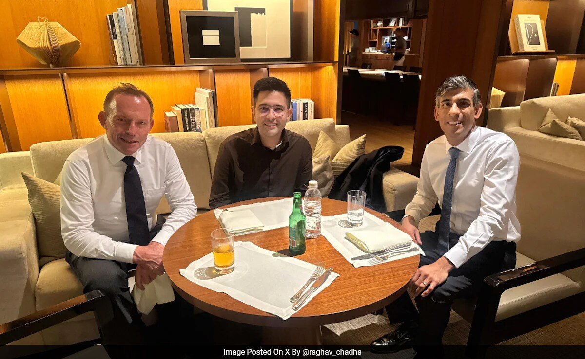 రాఘవ్ చాధా సియోల్ సమ్మిట్లో 2 మాజీ పిఎంఎస్ తో "ప్రత్యేక క్షణం" ను పంచుకున్నాడు