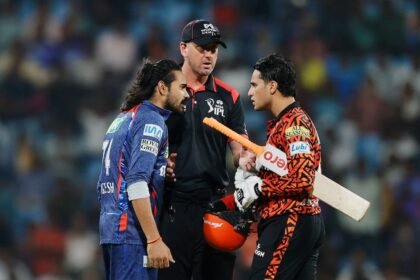 లక్నో సూపర్ జెయింట్స్ స్టార్ డిగ్వెష్ రతికి బిసిసిఐ జరిమానా విధిగా, అభిషేక్ శర్మతో వేడిచేసిన స్పాట్ లో. కారణం ...