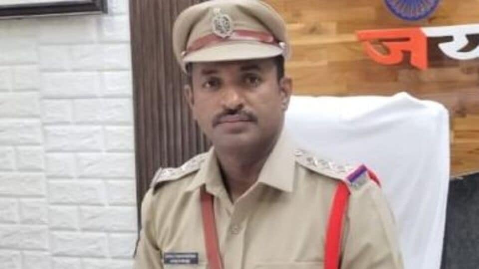 వరంగల్‌ మిల్స్‌ కాలనీ కాలనీ సీఐపై సస్పెన్షన్ వేటు… నిందితురాలిపై స్టేషన్‌లోనే లైంగిక లైంగిక వేధింపులు