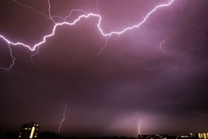 వర్షం కోసం ఎరుపు హెచ్చరిక, Delhi ిల్లీ మరియు సమీప ప్రాంతాలకు తుఫాను జారీ చేయబడింది