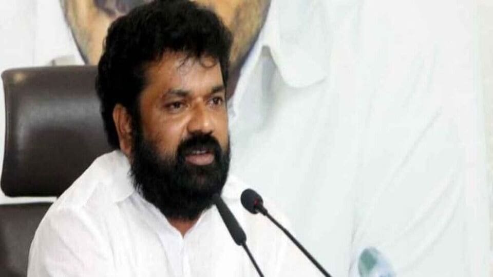వైసీపీ మాజీ ఎంపీ నందిగం సురేష్ అరెస్ట్ అరెస్ట్, తుళ్లూరు పీఎస్ కు కు తరలింపు