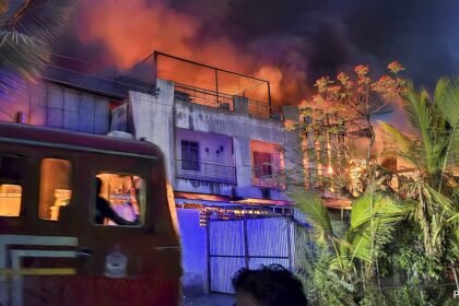 షార్ట్ సర్క్యూట్ తరువాత మరణించారు మహారాష్ట్ర సోలాపూర్ జిల్లా కర్మాగారంలో భారీ కాల్పులు జరిగాయి