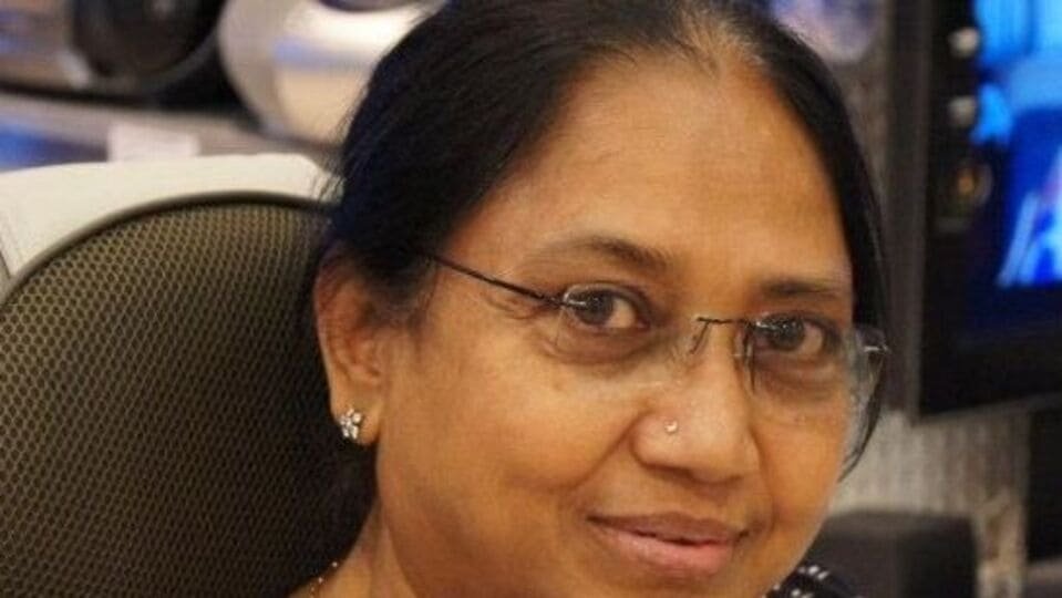 'హార్ట్ ల్యాంప్'కు బుకర్ బుకర్ ప్రైజ్: బాను ముష్తాక్ చరిత్ర సృష్టించారు సృష్టించారు