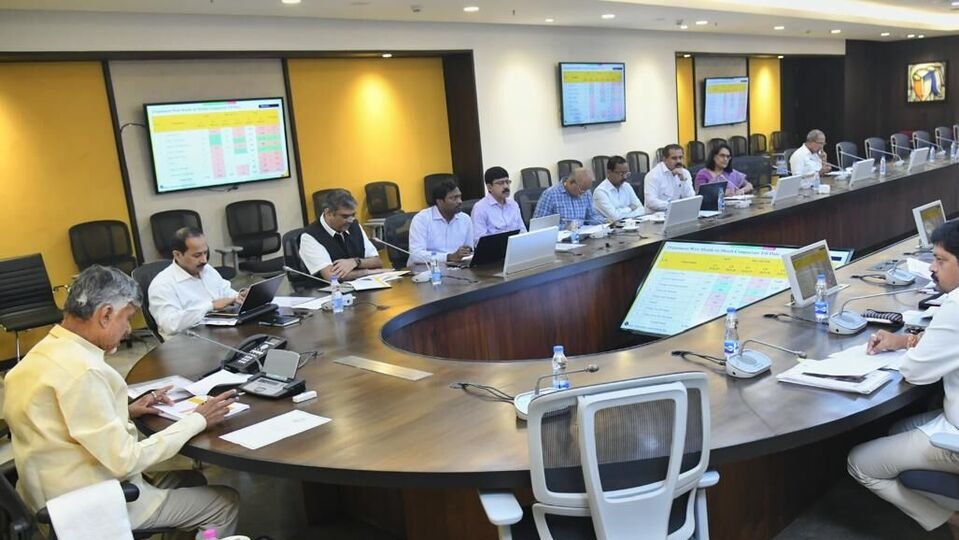 హైదరాబాద్ లేని లోటు లోటు పూడ్చు కోవాలి .. ఎక్సైజ్ ఎక్సైజ్ ఆదాయం పెరగాలి .. ఆదాయార్జనపై ఆదాయార్జనపై సీఎం చంద్రబాబు.