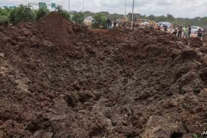 హౌతీ క్షిపణి సమ్మె తరువాత ఇజ్రాయెల్ యొక్క అతిపెద్ద విమానాశ్రయంలో 25 మీటర్ల లోతైన బిలం