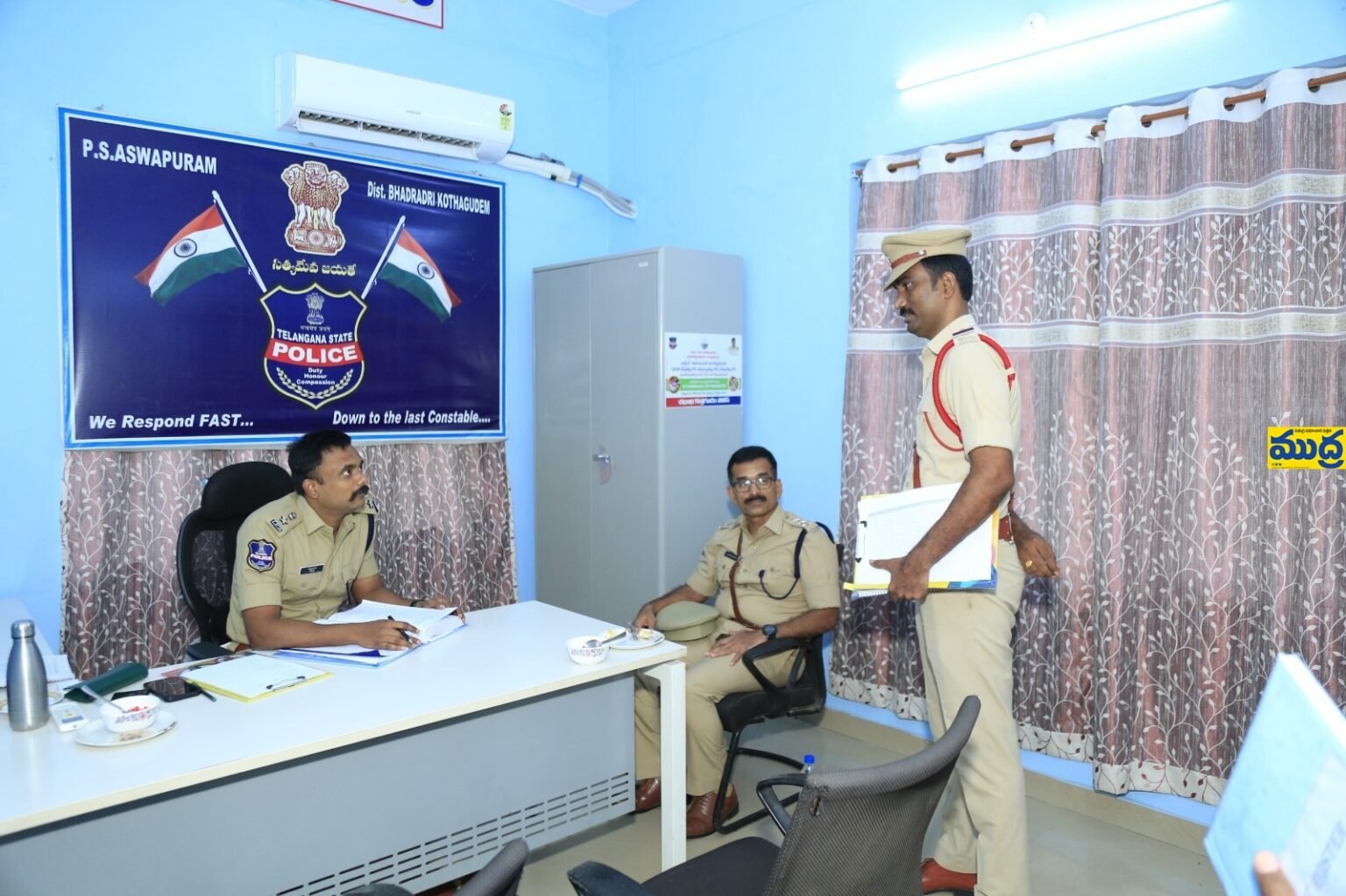 100 కు ఫోన్ రాగానే సంఘటనా స్థలానికి చేరుకోవాలి