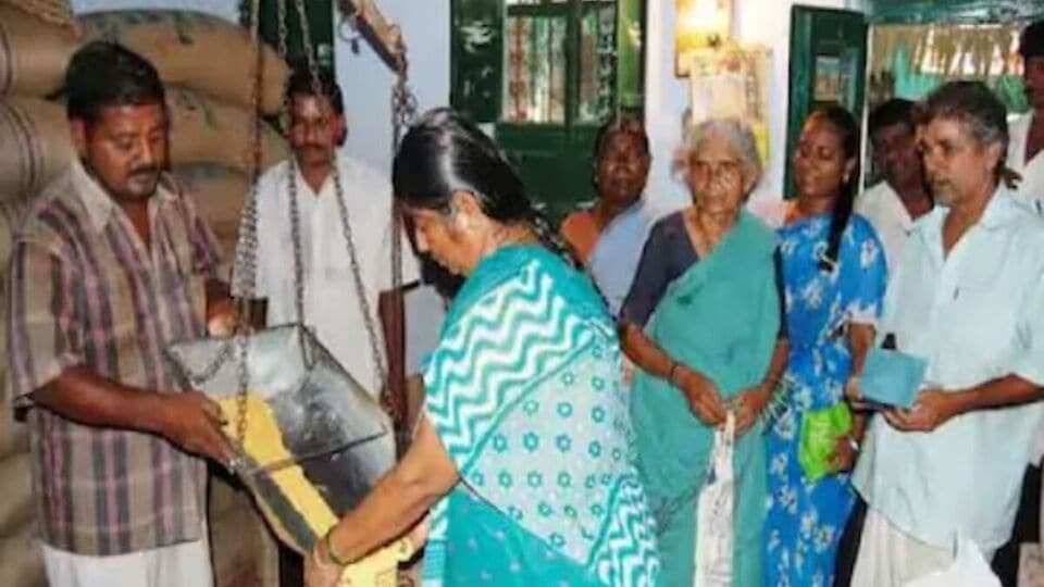 ప్రజల కోరిక మేరకే మళ్లీ తెరుచుకున్న రేషన్ షాపులు షాపులు