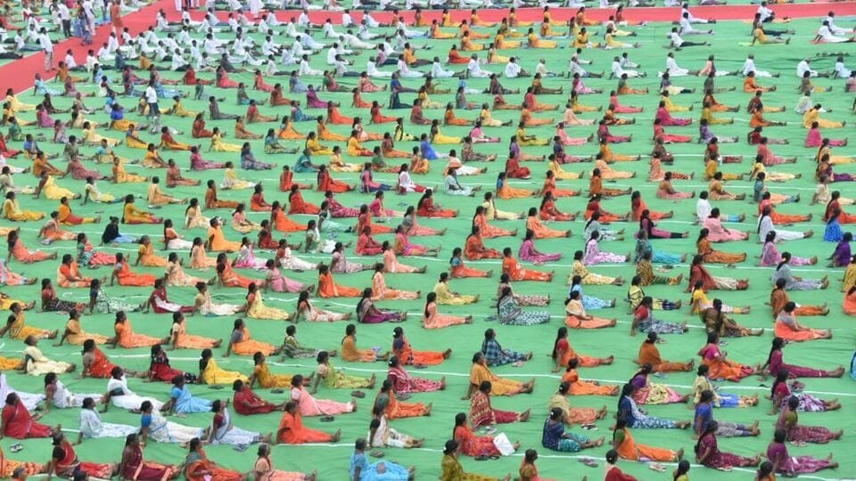 2025'కు సర్వం సర్వం ..! విశాఖ వేదికగా 3 లక్షల మందితో యోగా యోగా యోగా పూర్తి పూర్తి పూర్తి- విశాఖపట్నంలో యోగా రోజు కోసం ఏర్పాట్లు పూర్తయ్యాయి, ఆంధ్ర ప్రదేశ్ న్యూస్