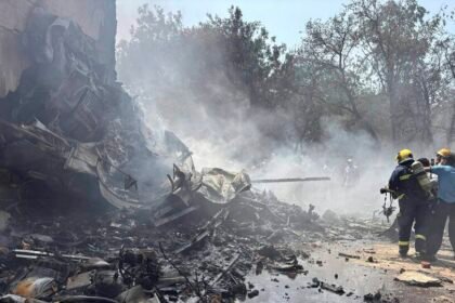 625 అడుగుల ఎత్తు ఎత్తు .. నిట్టనిలువుగా నిట్టనిలువుగా కుప్పకూలిన విమానం