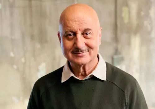 70 ఏళ్ళ వయసులో గోడ దూకిన నటుడు!