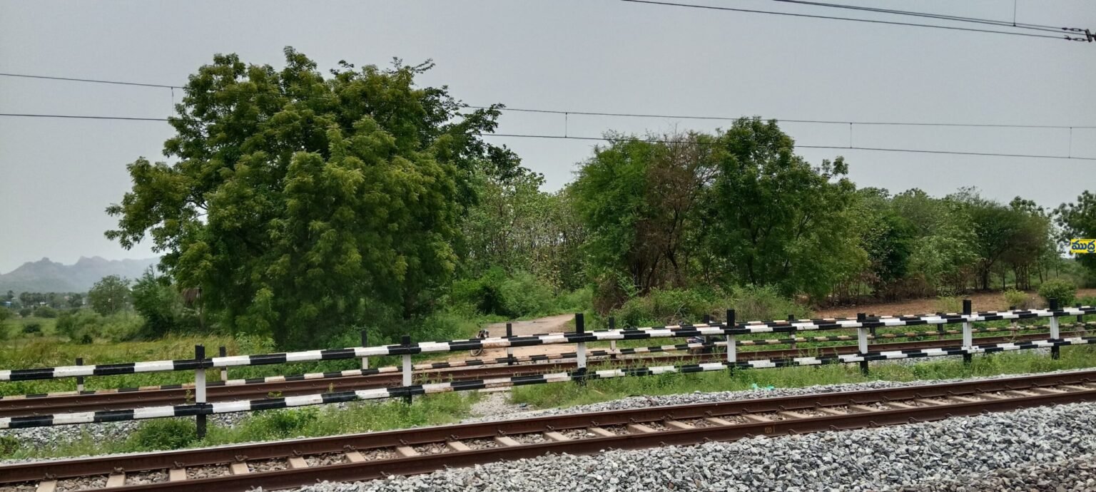 అండర్ పాస్ ఏర్పాటుతో ప్రయాణం ప్రయాణం సులభం ..!