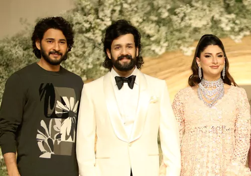 అఖిల్ రిసెప్షన్ .. మహేష్ టీ-షర్ట్ ధర ధర తెలిస్తే మైండ్ బ్లాక్ ..!
