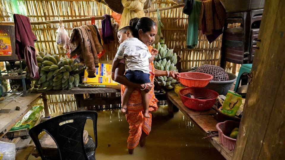 అతి అతి వర్షాలు వర్షాలు, వరదలు- కంటతడి పెట్టిస్తున్న పెట్టిస్తున్న ఈశాన్య భారతం దుస్థితి దుస్థితి!