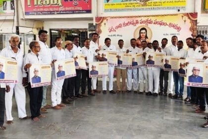 ఆచార్య కొండ లక్ష్మణ్ లక్ష్మణ్ బాబుజి తెలంగాణ తెలంగాణ జాతిపితగా ప్రకటించాలి