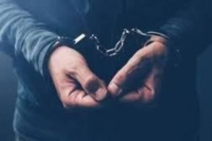 కన్నకొడుకు కళ్ల ముందే ముందే ప్రియుడితో భర్తను)