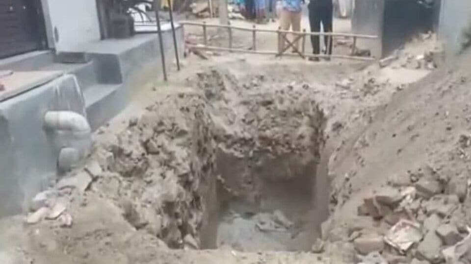 కోడలిని కోడలిని, ఇంటిముందే వీధిలో పూడ్చిపెట్టిన అత్తామామలు; 2 నెలల తరువాత నేరం నేరం వెలుగులోకి ..