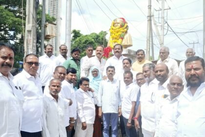 క్రీడా సామాగ్రి పంపిణీ పంపిణీ చేసిన కార్పొరేటర్ కార్పొరేటర్ నాగేందర్ యాదవ్