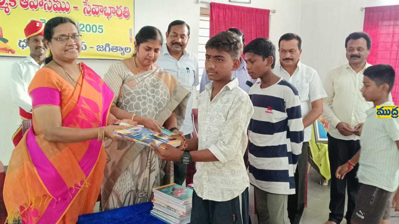 చదువుతోనే బంగారు బంగారు - ముద్రా న్యూస్