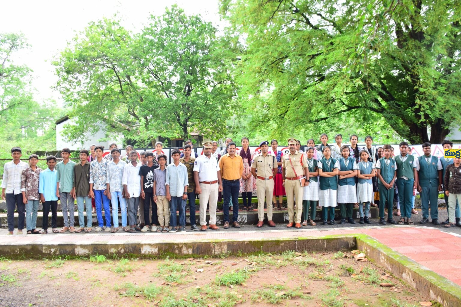 ట్రాఫిక్ నియమాలపై విద్యార్థులకు అవగాహన అవగాహన