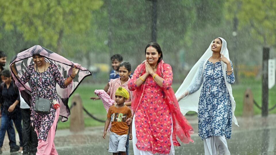 దేశంలో జోరుగా వర్షాలు- ఆ 5 రాష్ట్రాలకు రాష్ట్రాలకు రెడ్ అలర్ట్ అలర్ట్!