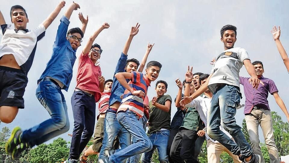 నీట్ యూజీ 2025 లో టాపర్స్ టాపర్స్ .. మహేశ్ మహేశ్ కు ఫస్ట్; ఫిమేల్ టాపర్