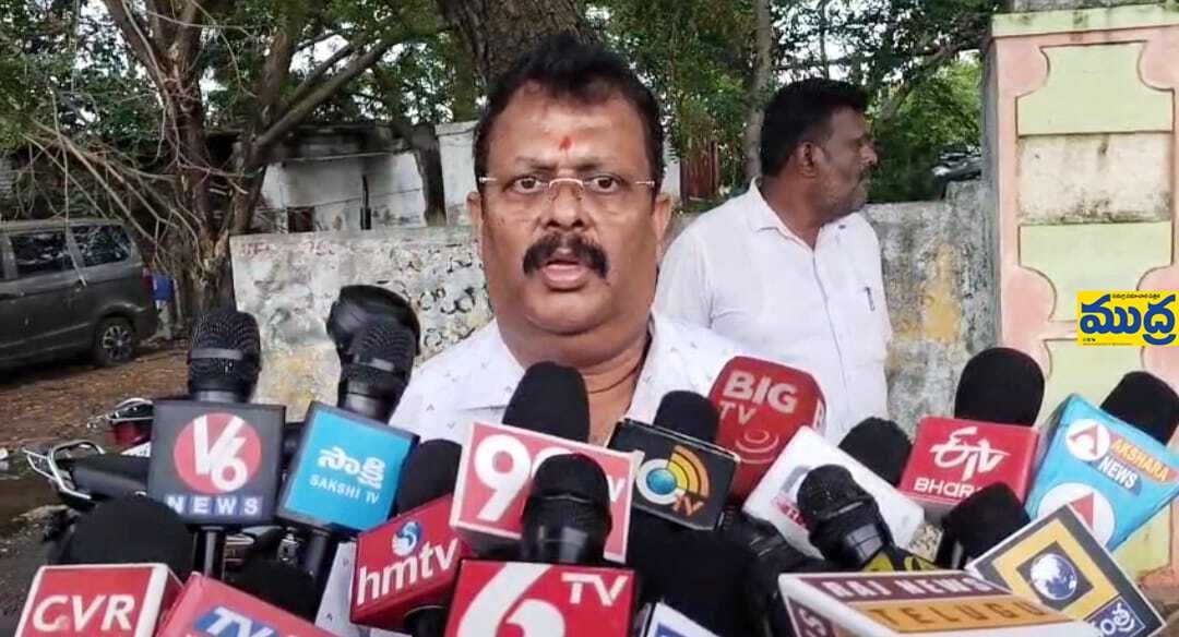 పెద్దపల్లి రవాణా శాఖ కార్యాలయంలో ఏసీబీ సోదాలు