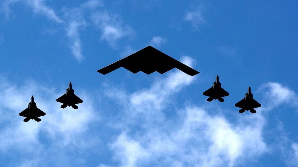 ప్రపంచంలోనే అత్యంత శక్తివంతమైన శక్తివంతమైన -2 బాంబర్లతో .. ఇరాన్పై ఇరాన్పై అమెరికా అమెరికా దాడి!