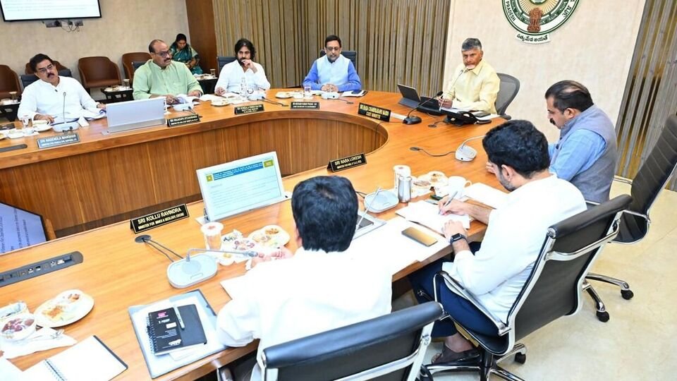 ప్రభుత్వ శాఖ‌ల మధ్య సమన్వయ లోపం లోపం .. అర్హత అర్హత రేషన్ కార్డులు కార్డులు దక్కవు .. సర్వర్లలో పాత పాత సమాచారంతో తిప్పలు తిప్పలు…