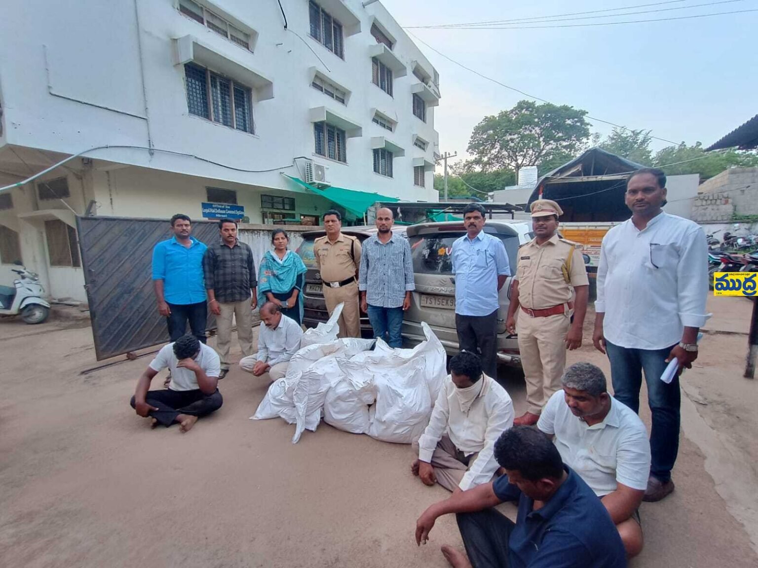 భారీ మొత్తంలో 4.25 క్వింటాళ్ల క్లోరల్ హైడ్రేట్ పట్టివేత పట్టివేత