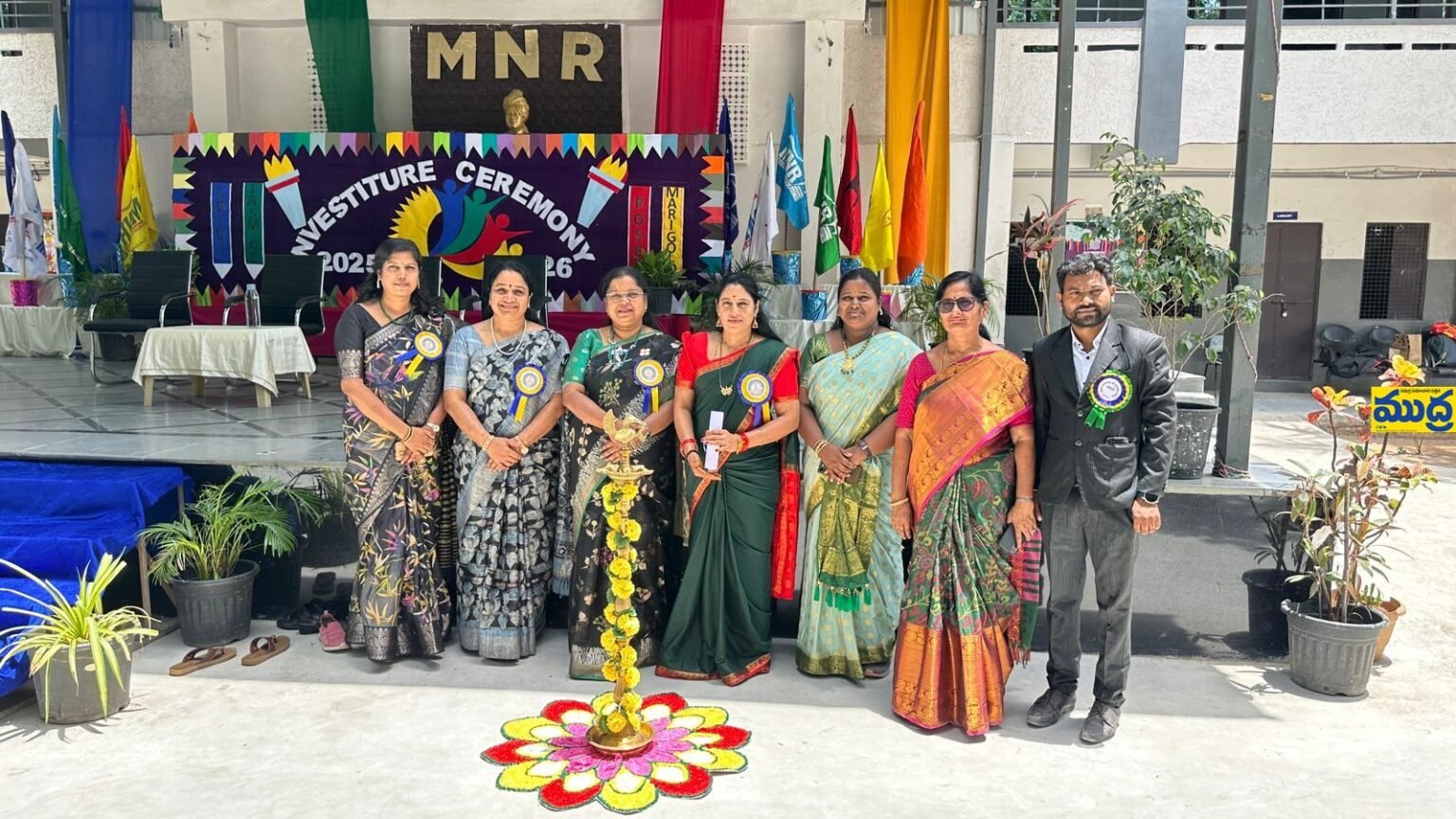 మీలోని ప్రతిభను గుర్తించుకొని, సమాజానికి సేవ చేసే మార్గాన్ని ఎంచుకోవాలి ఎంచుకోవాలి