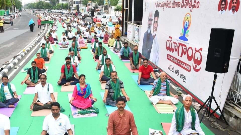 'యోగాంధ్ర'కు విశేష స్పందన ...! కోటి మందికిపైగా పేర్లు నమోదు, ఇలా రిజిస్ట్రేషన్ రిజిస్ట్రేషన్ చేసుకోండి