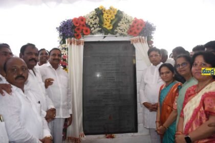 శ్రీదేవి థియేటర్ రోడ్డు రోడ్డు నుండి అమీన్ పూర్ పూర్ రూ .45 కోట్ల కోట్ల రూపాయల వ్యయంతో నూతనంగా చేపట్టనున్న రహదారి విస్తరణ విస్తరణ