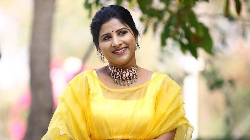 సింగర్‌ మంగ్లీ బర్త్‌డే పార్టీ పార్టీ .. రిస్టారులో రిస్టారులో, విదేశీ విదేశీ మద్యం!