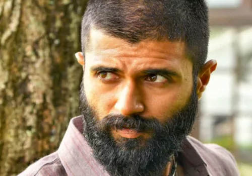 ఆయన పవర్ ఫుల్ వ్యక్తి .. విజయ్ దేవరకొండ హిట్ కొట్టడం ఖాయమా!
