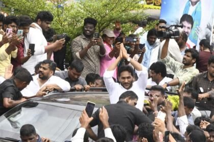 ఈ స్థాయి స్థాయి ఆంక్షలు ..? నన్ను చూసి చంద్రబాబు ఇంతలా ఇంతలా ఎందుకు ..? వైఎస్ వైఎస్