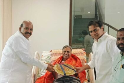 ఎమ్మెల్యే రాజేశ్వర్ రాజేశ్వర్ రెడ్డి నీ నీ ప్రమార్శించిన బీ అర్ ఎస్ వర్కింగ్ ప్రెసిడెంట్ ప్రెసిడెంట్ ప్రెసిడెంట్