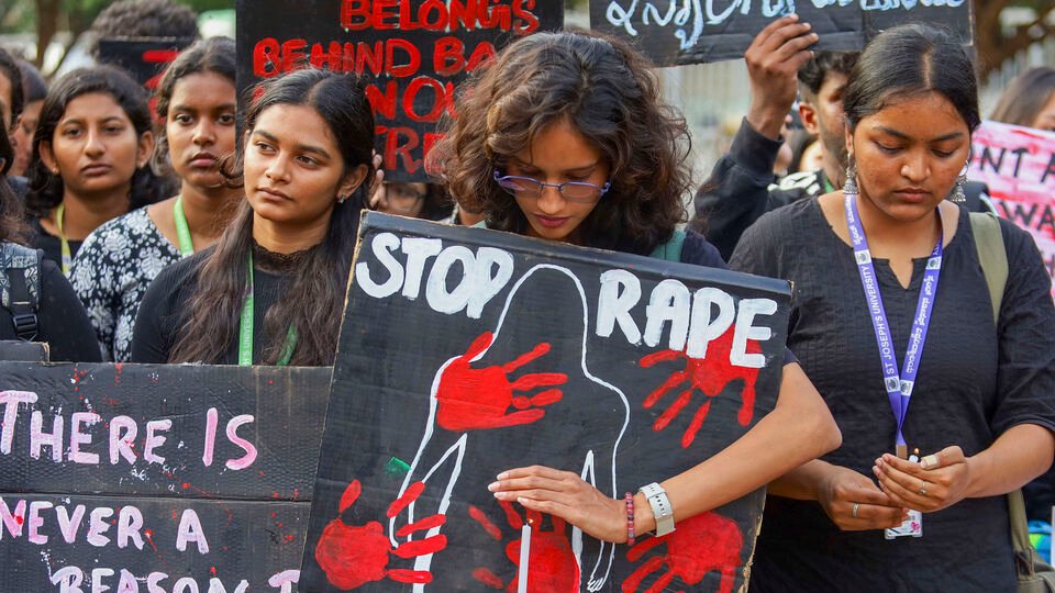 ఐఐఎం కలకత్తా విద్యార్థినిపై సీనియర్ అత్యాచారం; బాయ్స్ హాస్టల్ లో దారుణం- iimcalcotta విద్యార్థి బాలుర హాస్టల్ లోపల అత్యాచారం చేశాడని ఆరోపించారు, ఆమెను బెదిరించాడు,