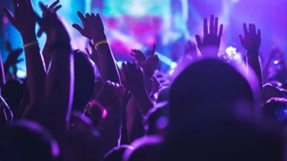 కొండాపూర్‌లో రేవ్‌ పార్టీ పార్టీ - 9 మంది మంది మంది మంది అరెస్ట్ ..!