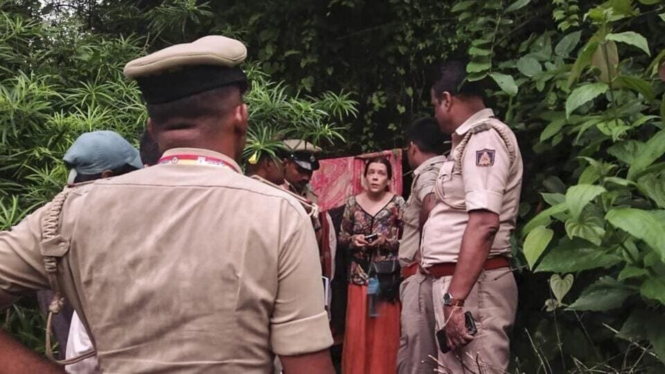 గుహలో నివసించిన రష్యన్ మహిళ బహిష్కరణపై హైకోర్టు హైకోర్టు స్టే .. నీనా కుటినా ఇప్పుడు ఎక్కడ?