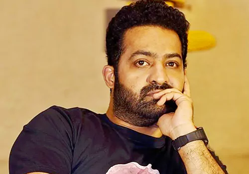 టెన్షన్‌లో ఎన్టీఆర్‌ ఫ్యాన్స్‌ .. ఇన్ని ఇన్ని మధ్య ఆ సినిమా సినిమా?