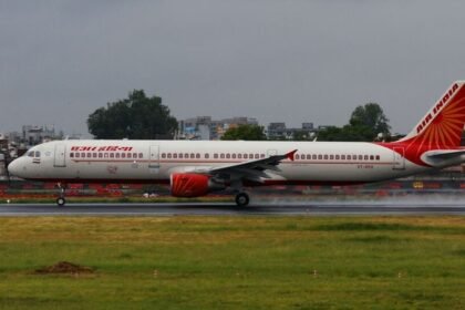 ఢిల్లీ విమానాశ్రయంలో ఎయిర్ ఇండియా విమానానికి మంటలు