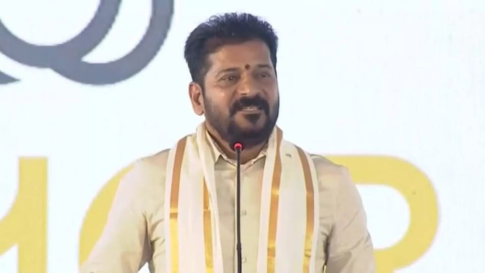 తెలంగాణ 1 ట్రిలియన్ ఎకానమీ లక్ష్యానికి పారిశ్రామికవేత్తల సహకారం కావాలి కావాలి కావాలి: సీఎం రేవంత్ రెడ్డి రెడ్డి